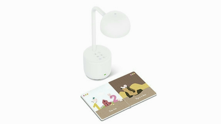 Using innovative OCR technology , this smart reading lamp can read books to children and help foster children’s interest in reading. South Korean te